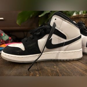 jd jordans black and white